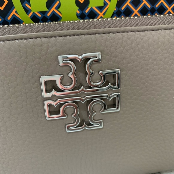 NWT Authentic Tory Burch Britten Gray Wallet - Picture 3 of 8